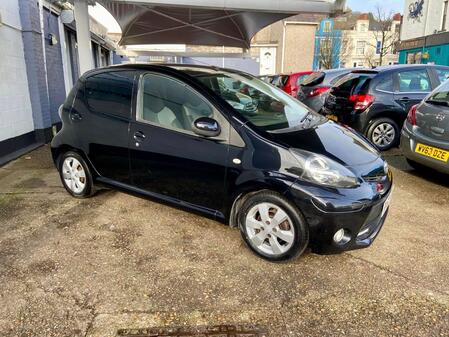 TOYOTA AYGO 1.0 VVT-i Fire 