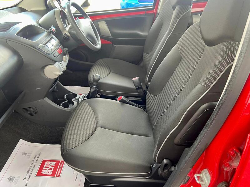 PEUGEOT 107