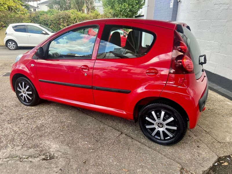 PEUGEOT 107