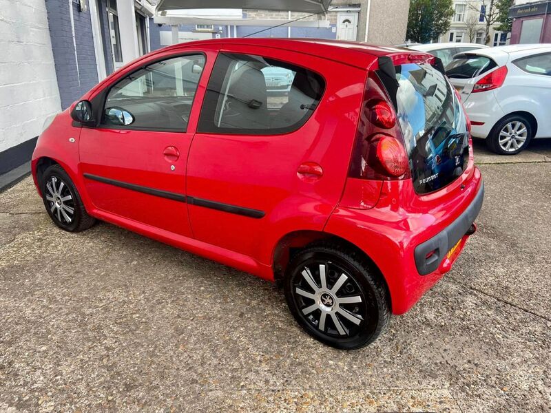 PEUGEOT 107