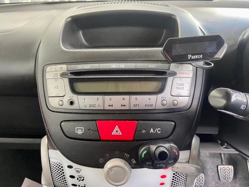 PEUGEOT 107