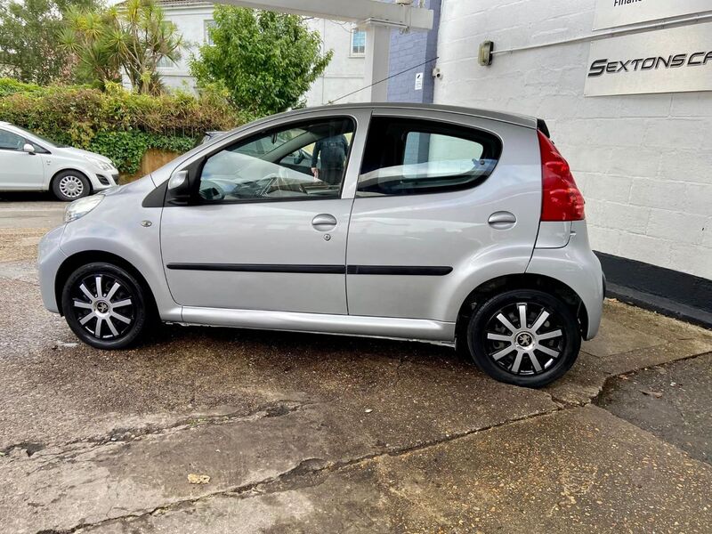 PEUGEOT 107