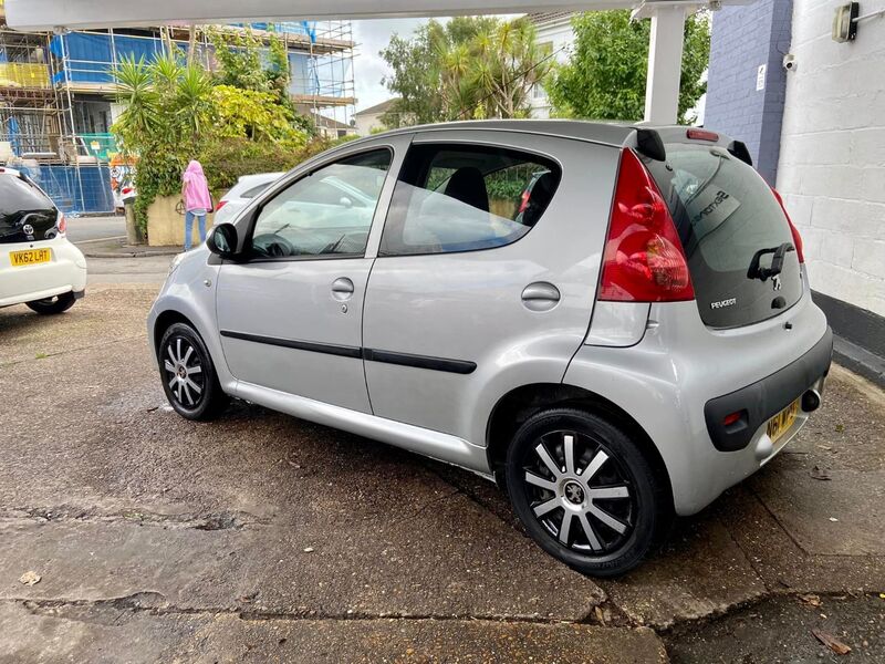 PEUGEOT 107