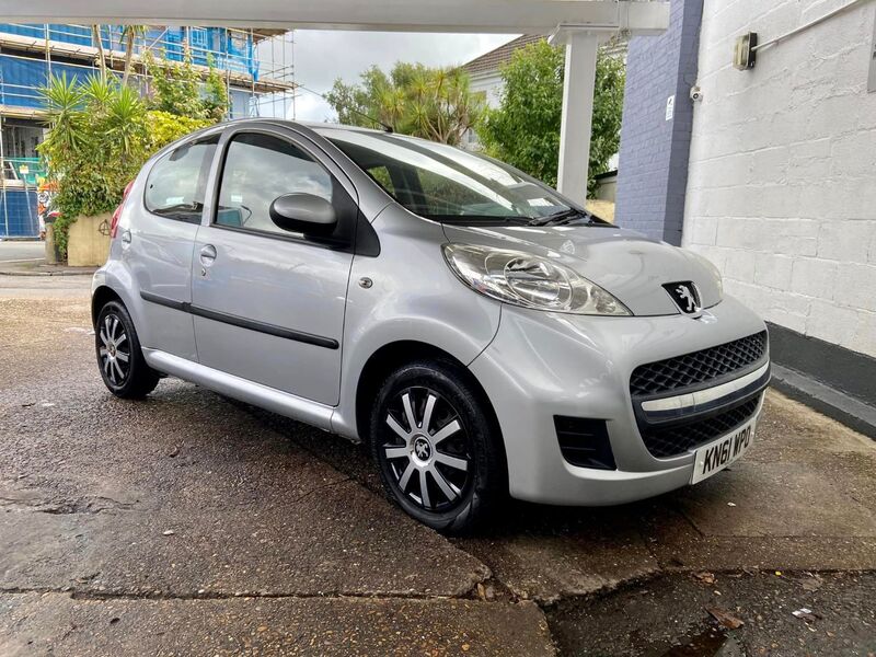 PEUGEOT 107