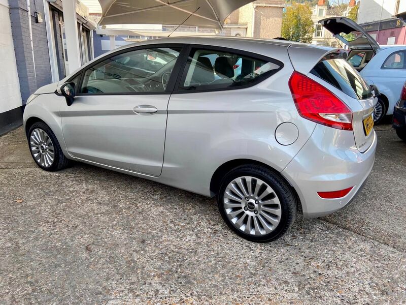 FORD FIESTA