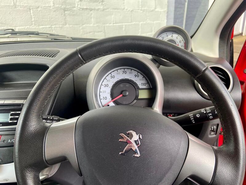 PEUGEOT 107