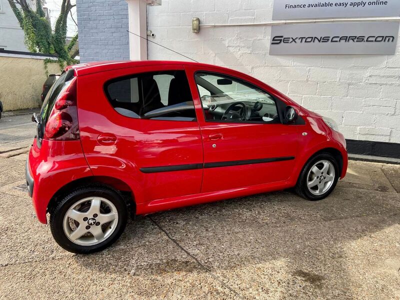 PEUGEOT 107